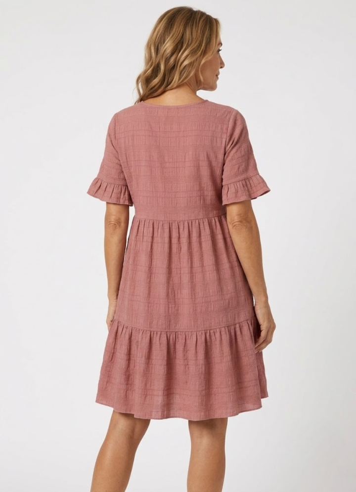 Adrienne | Robe évasée texturée, col rond et manches courtes